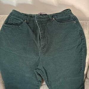 Color: Emerald Green